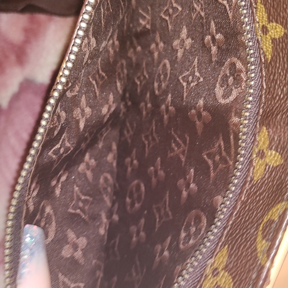 Louis Vuitton Leather Belt Bag - Picture 4 of 4